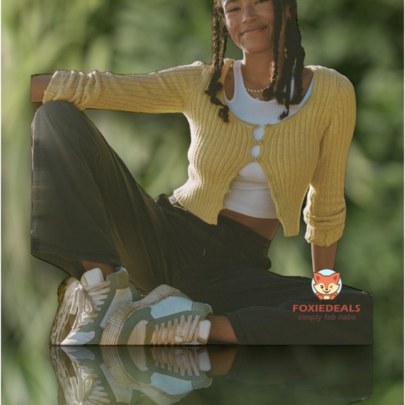 NWT - AE Women’s Button-Front Cardigan (Dark Lime Green / Multiple Sizes) - Picture 5 of 10